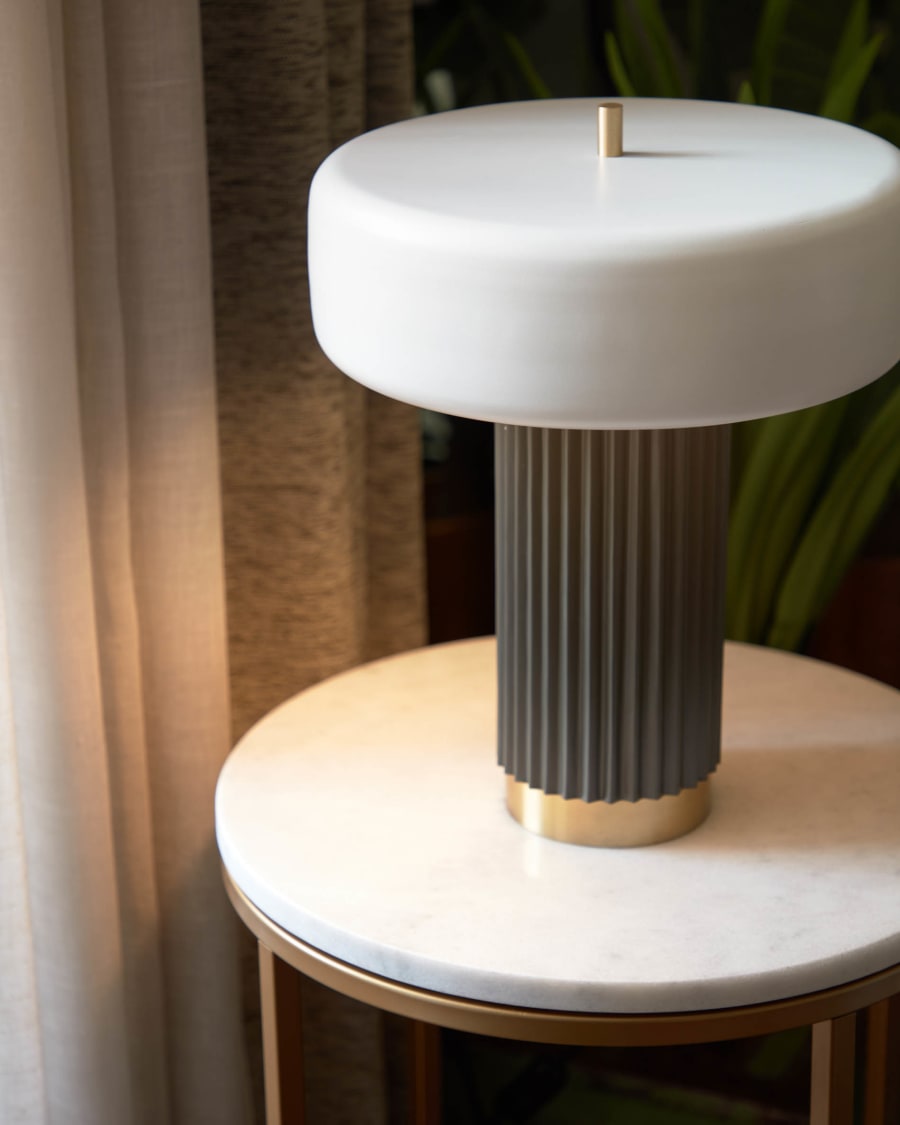 Sheffield side table in white marble and golden steel legs Ø 43 cm