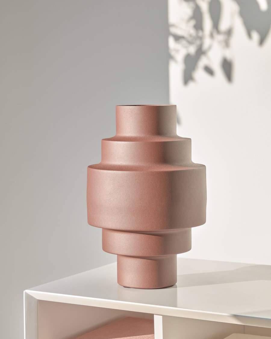 Tami maroon vase