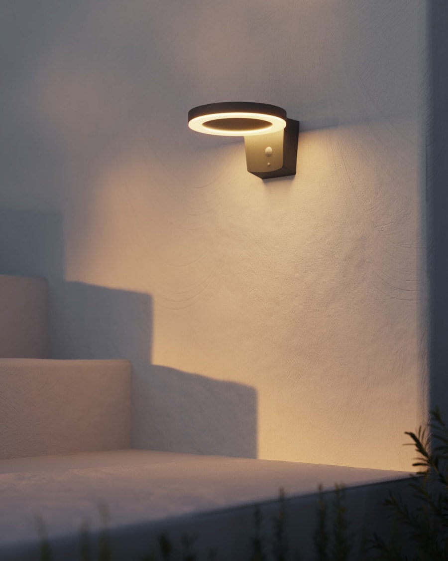 Berarda aluminium solar light with black finish