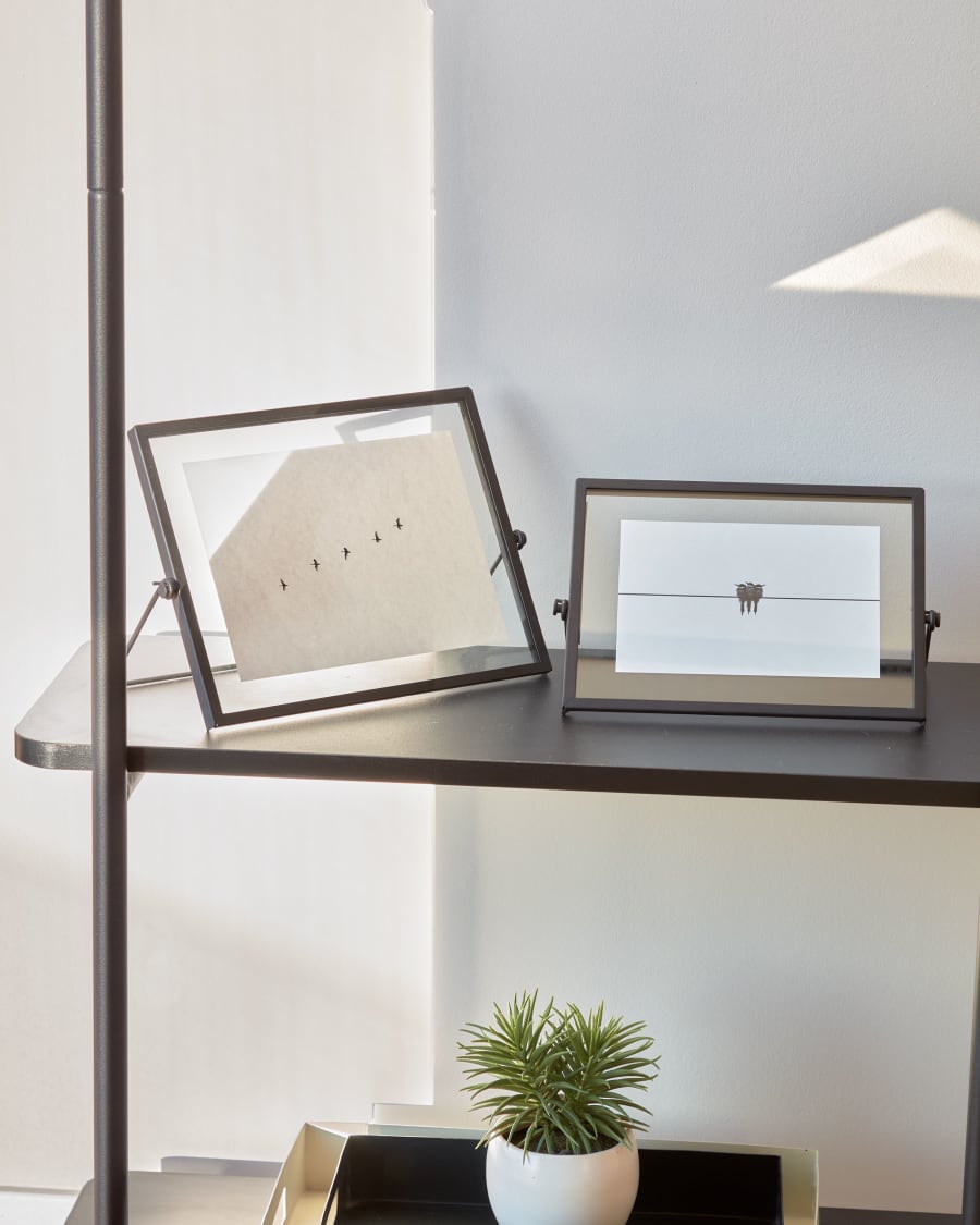 Large Zoraida photo frame in black metal 17,5 x 23 cm