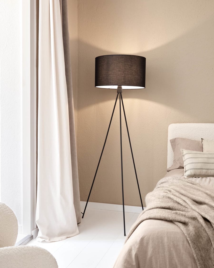 Ikia floor lamp in steel with black finish1