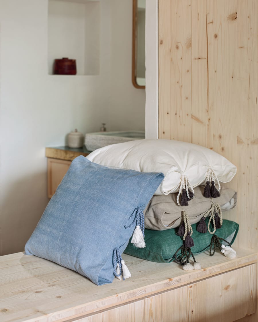 Varina 100% cotton cushion cover in blue 45 x 45 cm