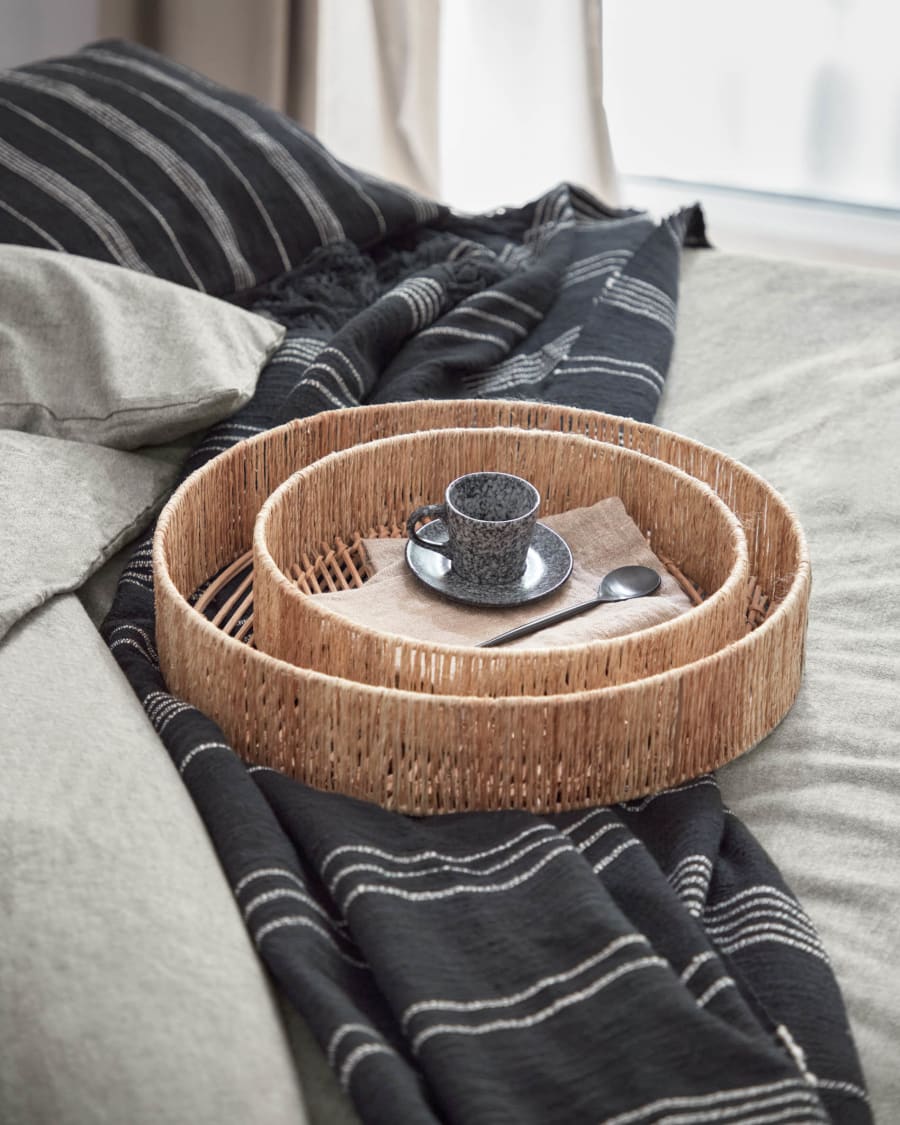 Estibalis set of 2 round jute and rattan trays with natural finish