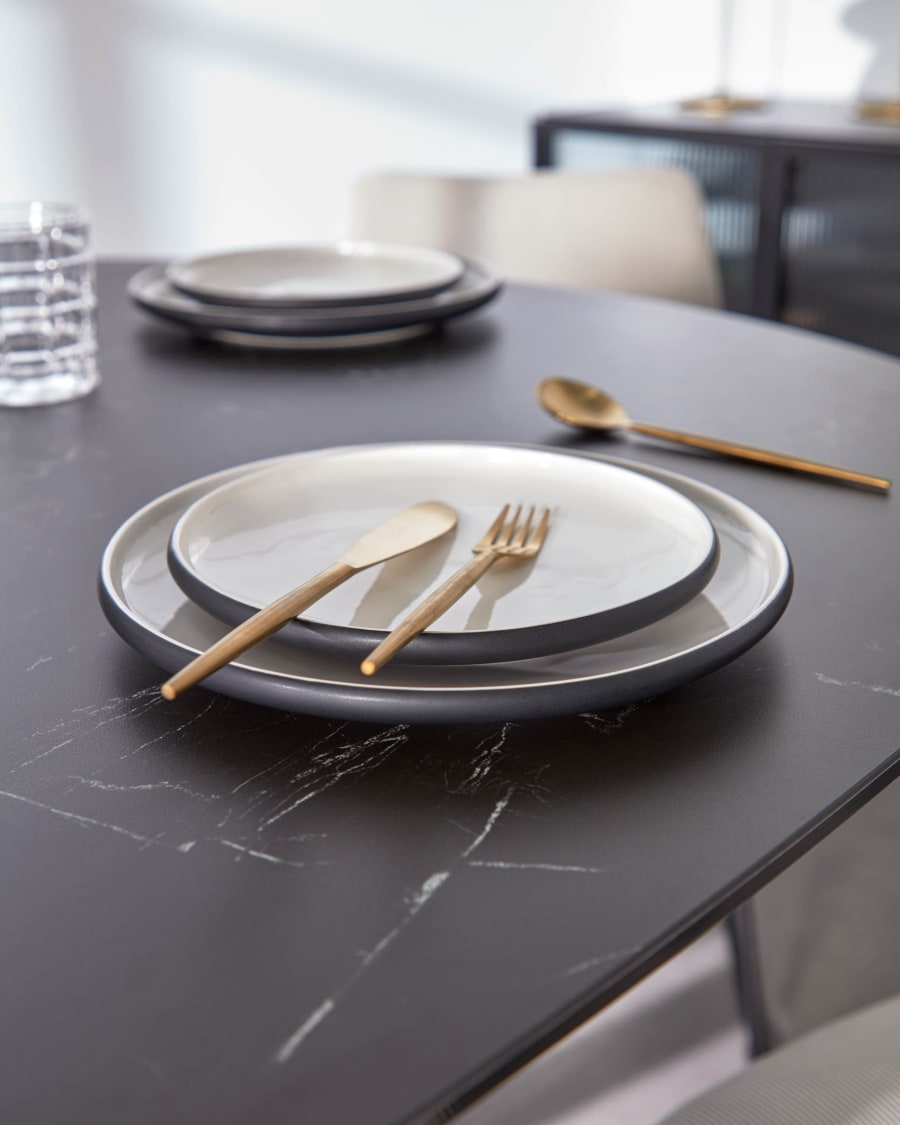 Sadashi flat porcelain plate in black and white