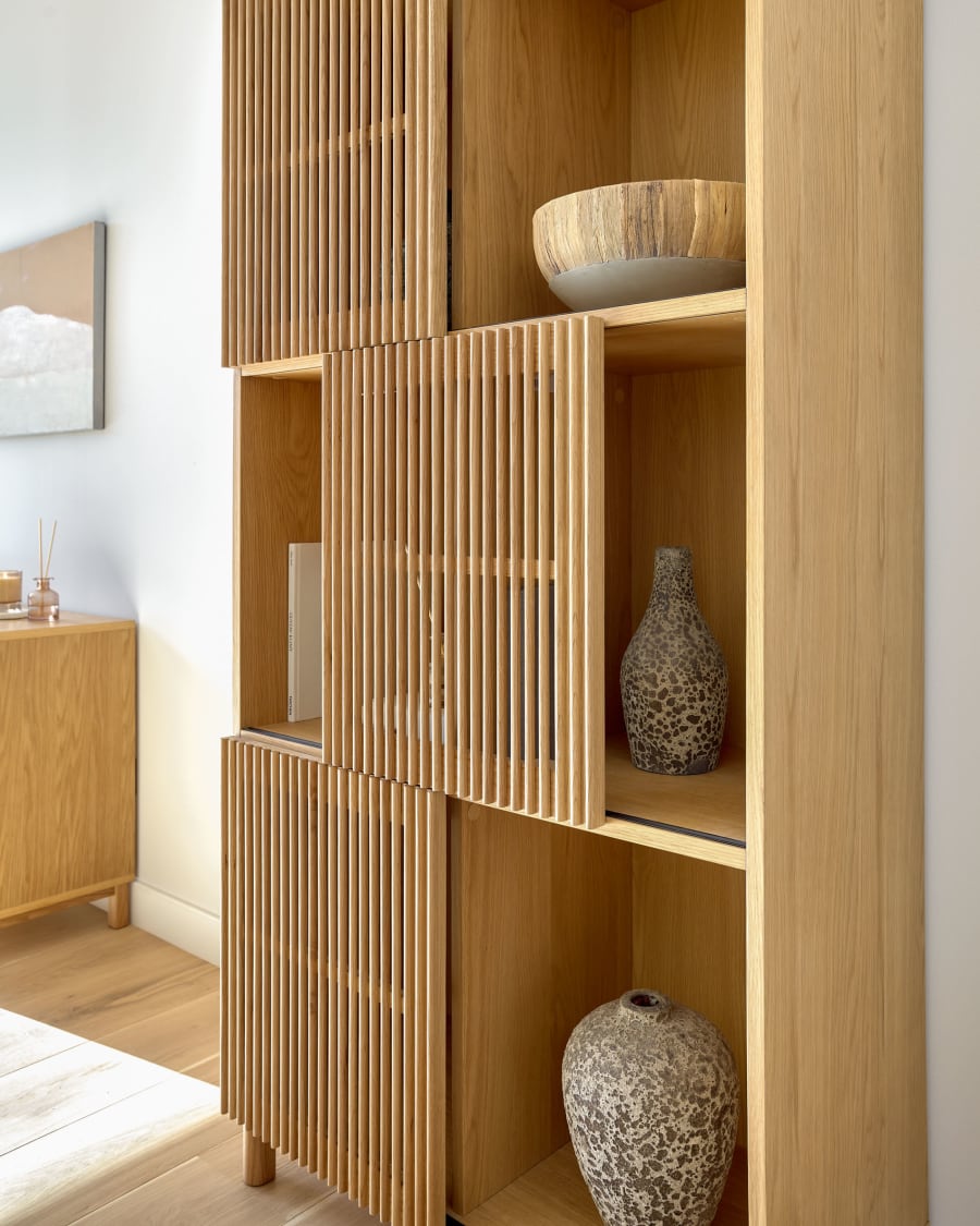 Beyla solid oak shelf unit with oak veneer 84.3 x 170 cm FSC 100%.