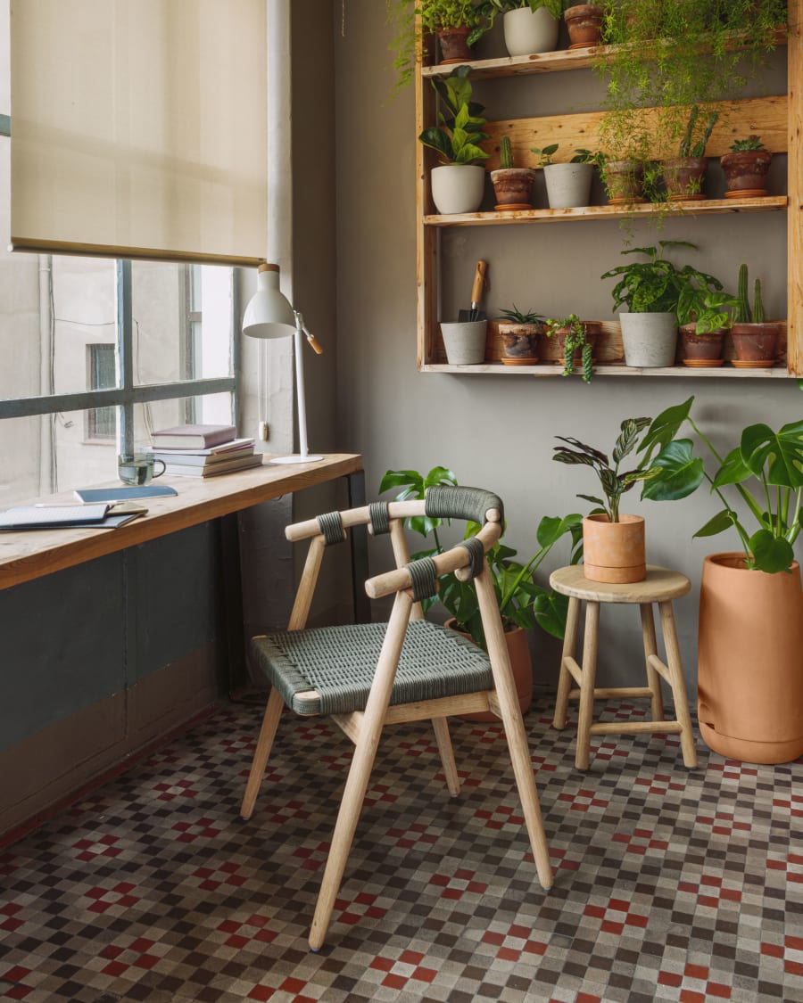 Majela chair in solid eucalyptus with oak-effect finish and green rope FSC 100%