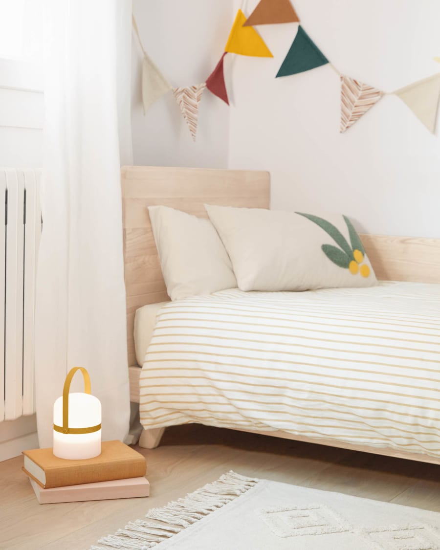 Yellow outlet king lamp