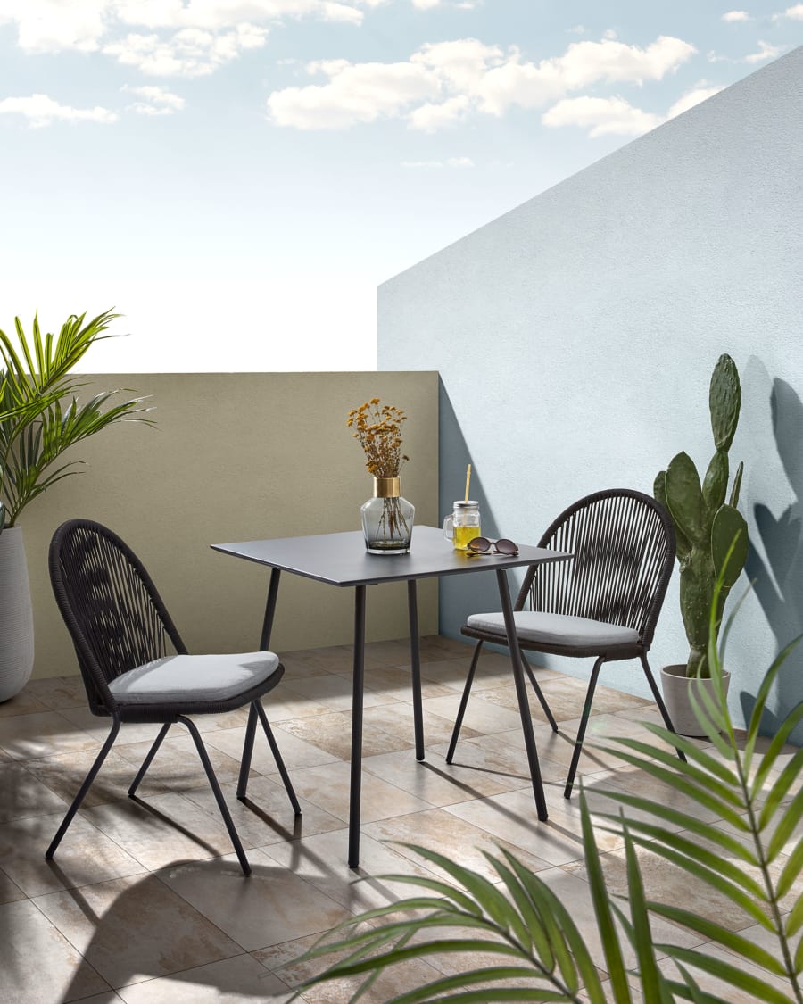 Mathis Tisch Zementfaser und Stahlbeine mit schwarzem Finish 75 x 75 cm