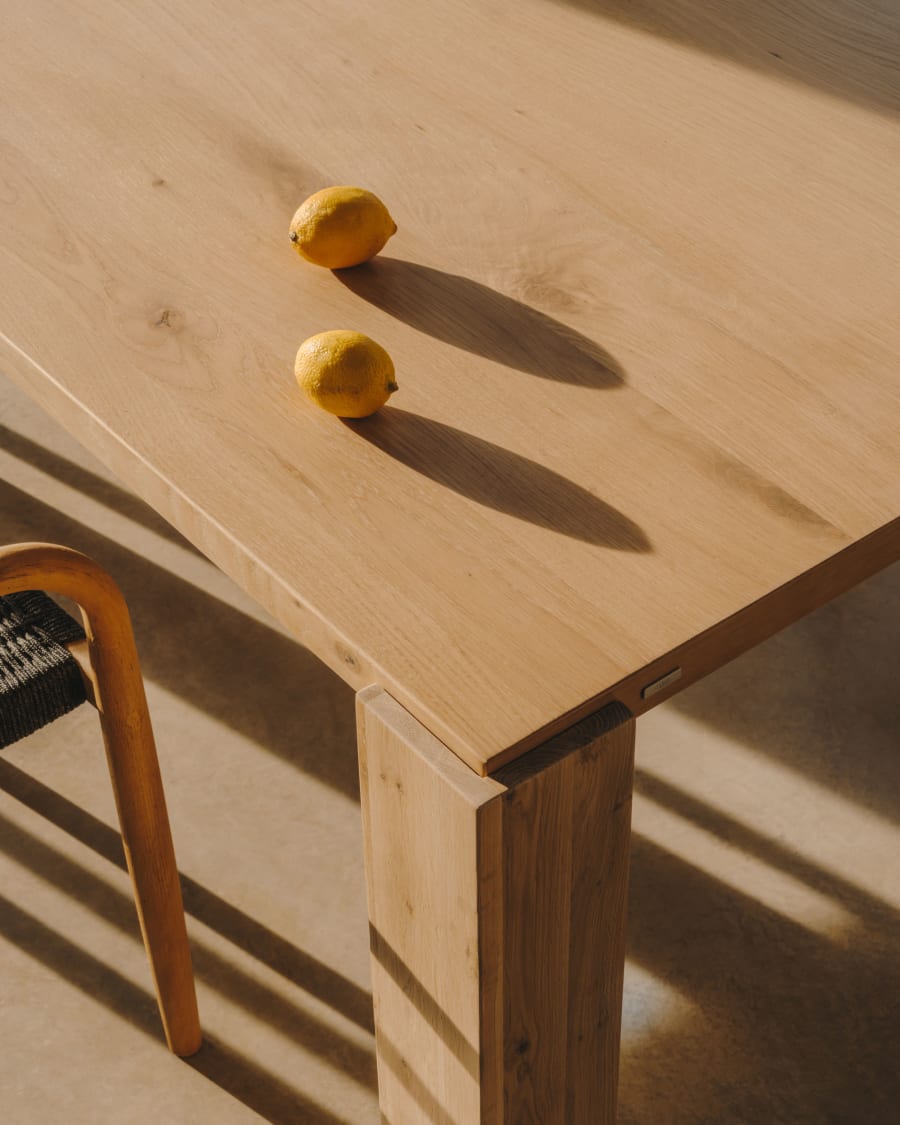 Deyanira table with oak veneer and solid oak legs 220 x 110 cm