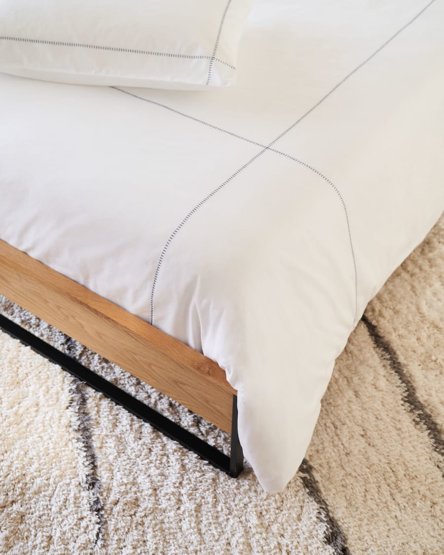 Taiana oak wood veneer bed with steel legs in a black finish, 90 x 190 cm