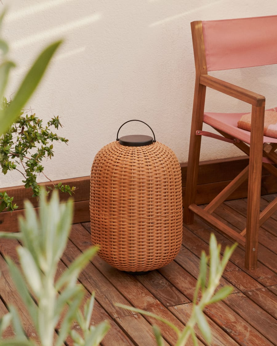 Saranella large portable table lamp in brown polyrattan Kave Home