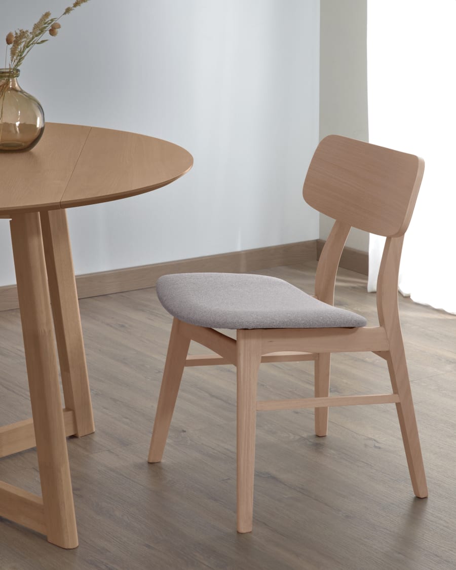 Selia chair in oak veneer solid rubber wood and light grey