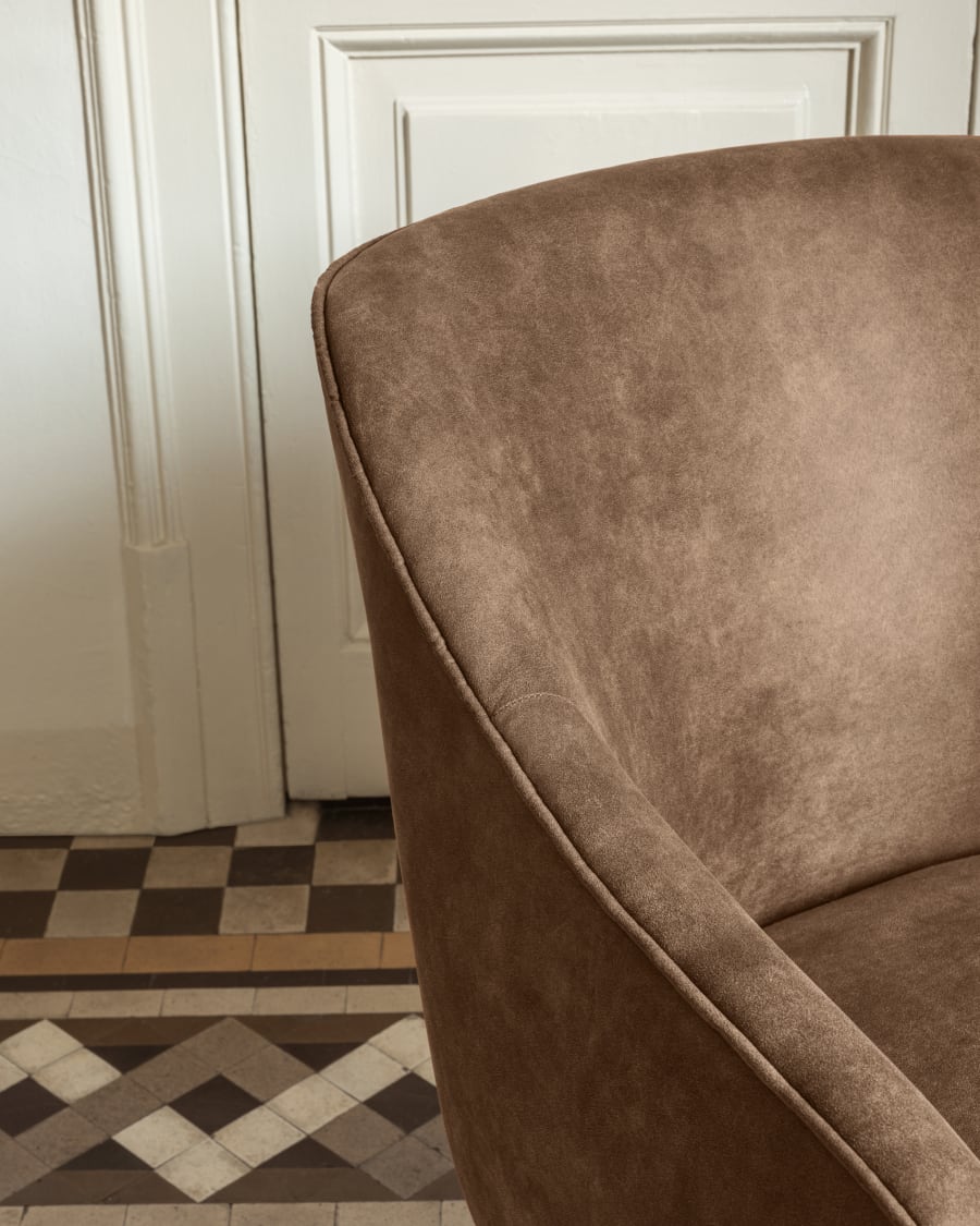 Πολυθρόνα Bobly, σκούρο καφέ και πόδια σε wenge φινίρισμα