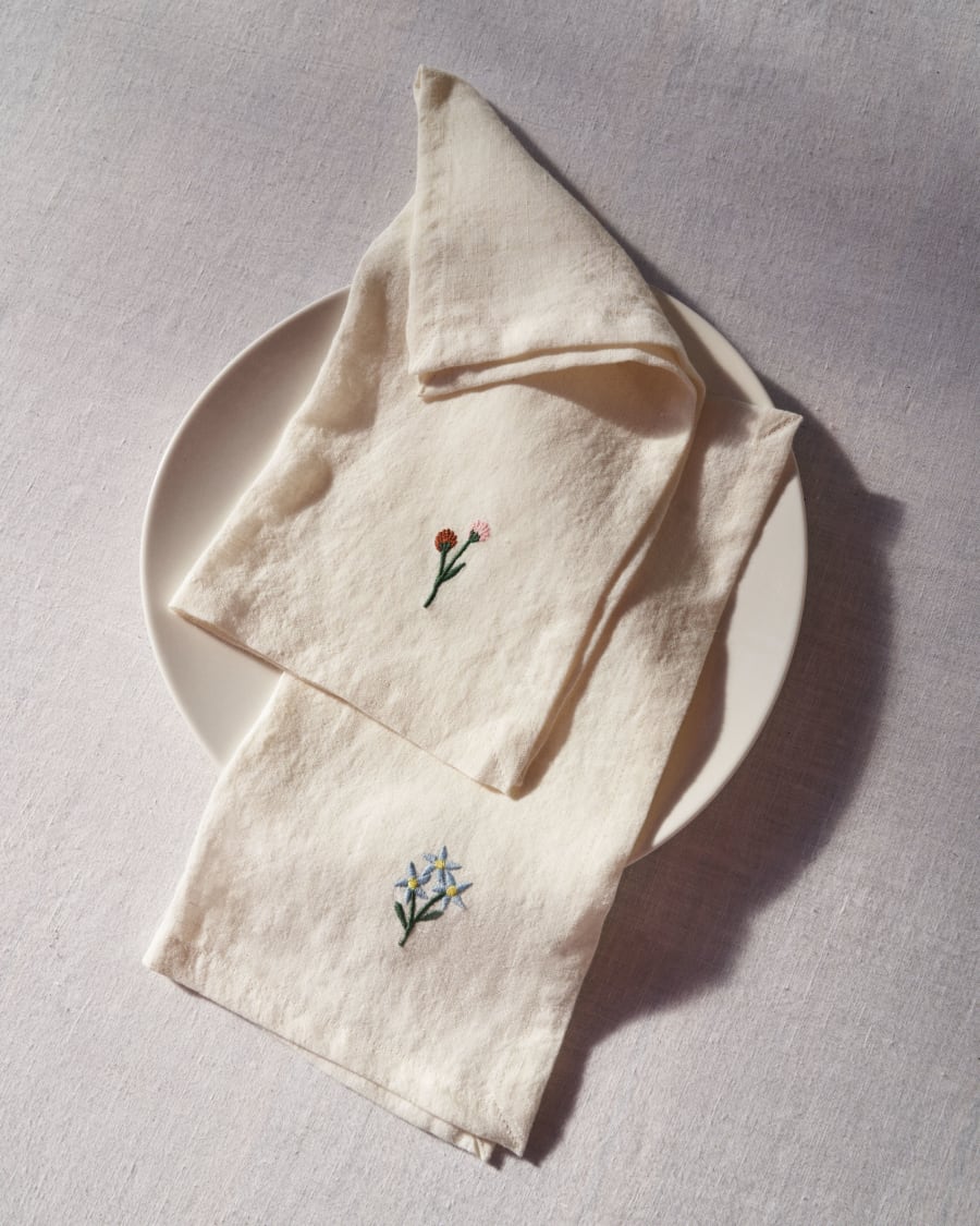 Sadurni 100% white linen with and blue embroidered flowers, 170 x 250 cm