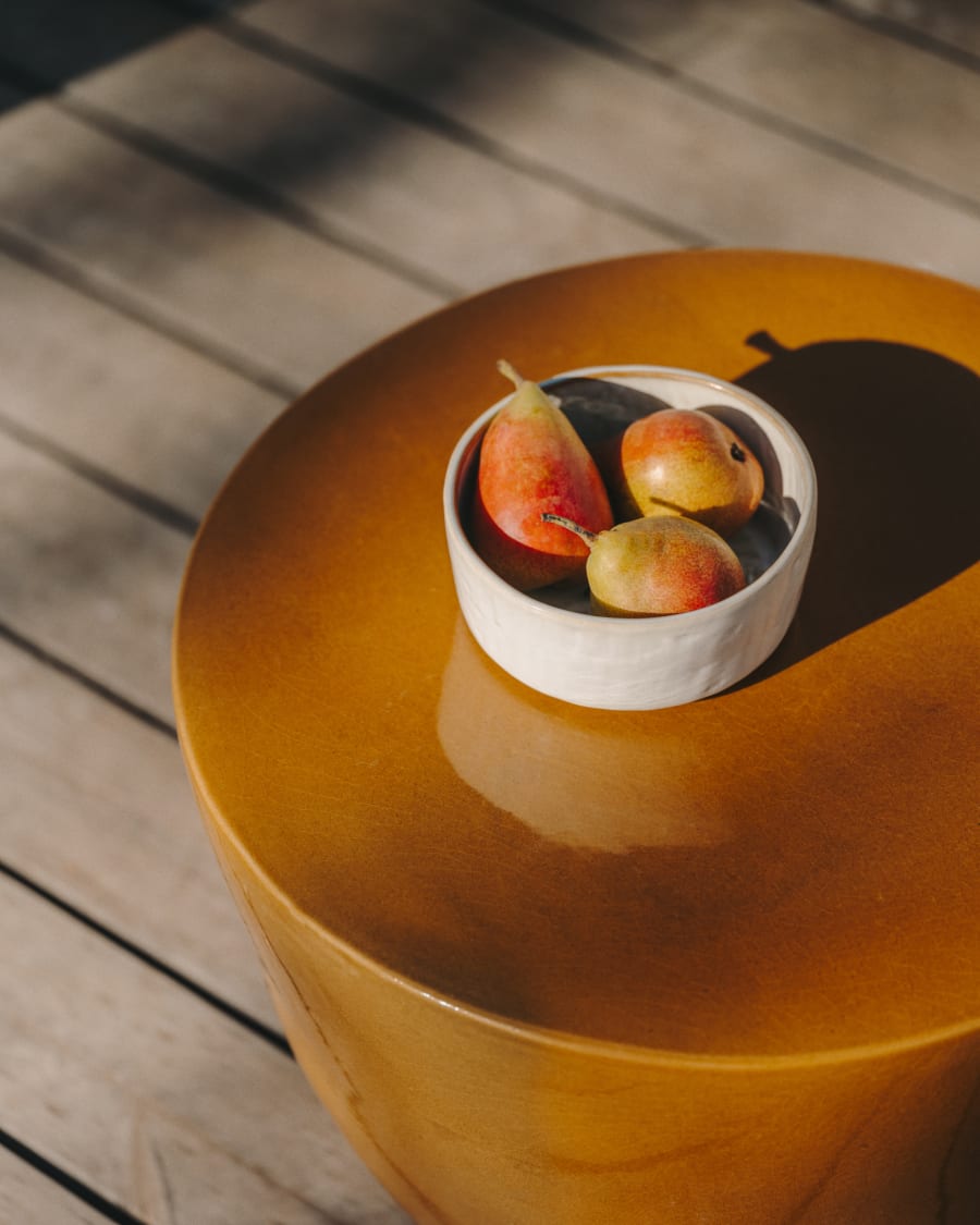 Mesquida outdoor side table made of ceramic with glazed mustard finish Ø 45 cm