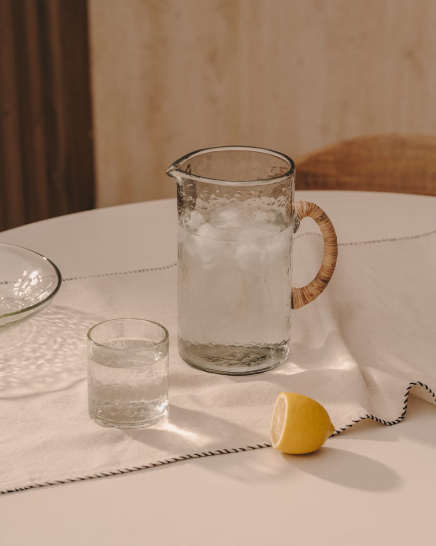 Silitia pitcher made of rattan and transparent recycled glass