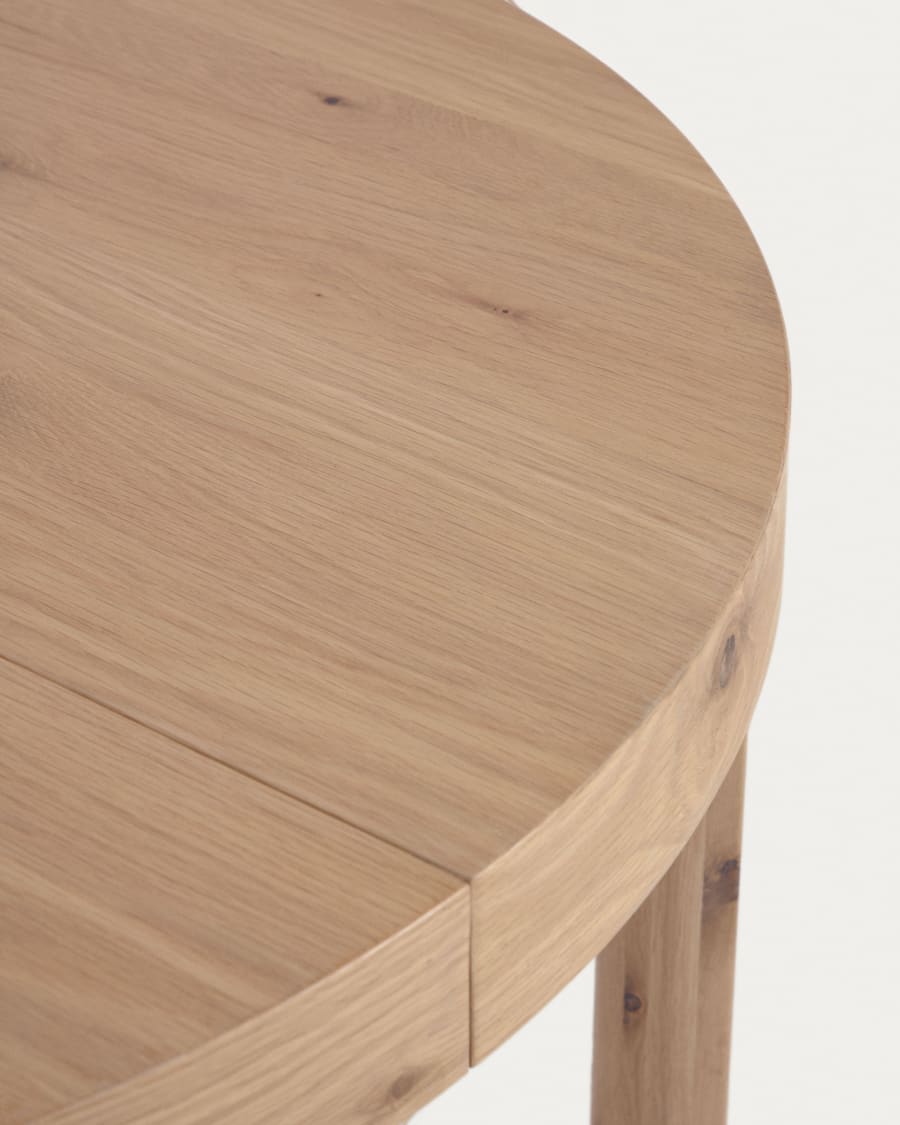 Extendable circular table Colleen with an oak veneer and solid wood legs Ø120(170)x120 cm