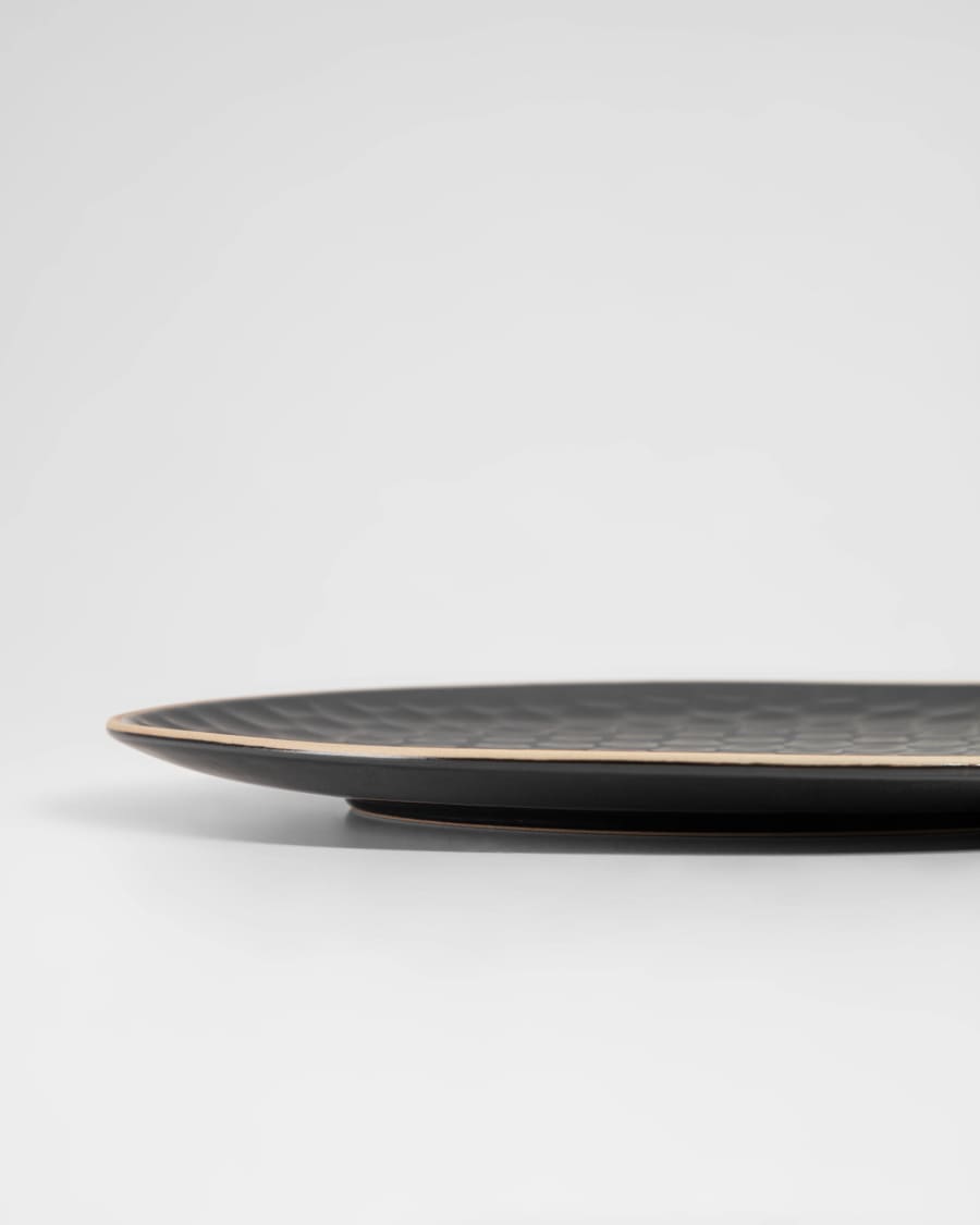 Manami flat ceramic plate in black