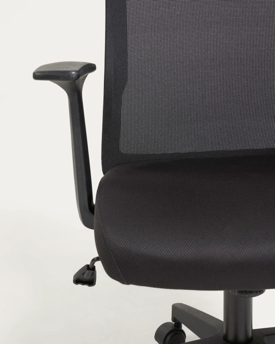 Nasia office chair in black and legs made of steel in black