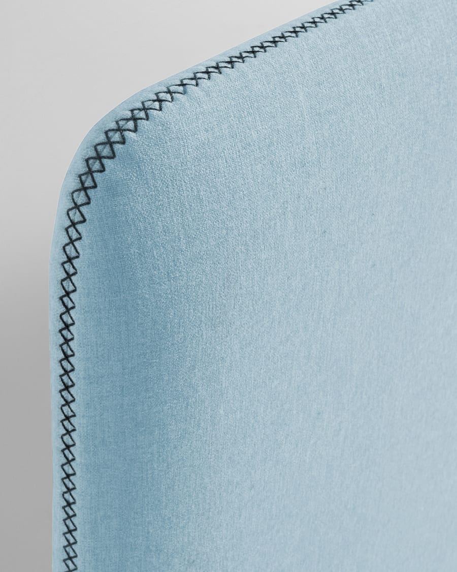 Dyla bed with removable cover in light blue, with solid beech wood legs for a 150 x 190 cm mattress