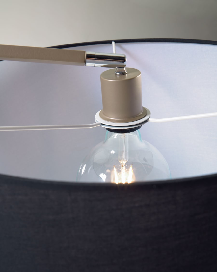 Stehlampe Juhe aus goldenem Metall und schwarzem Marmor