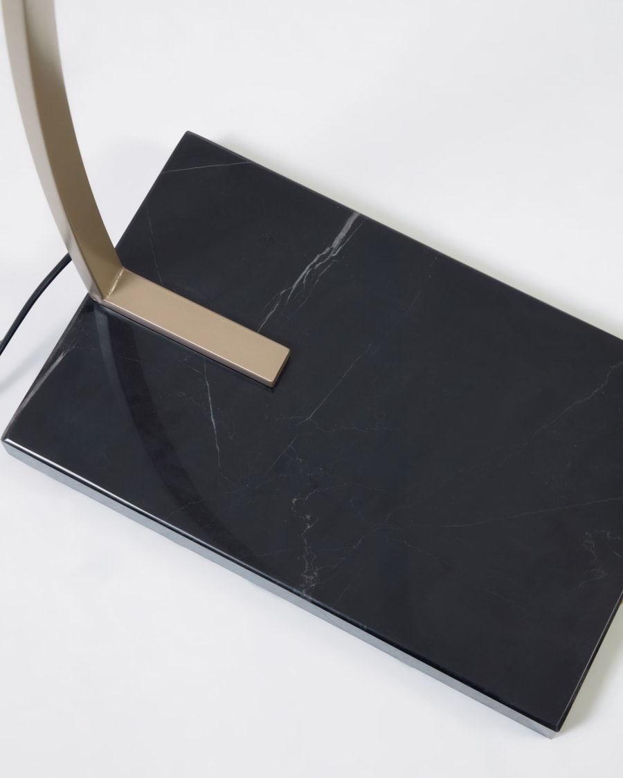 Stehlampe Juhe aus goldenem Metall und schwarzem Marmor