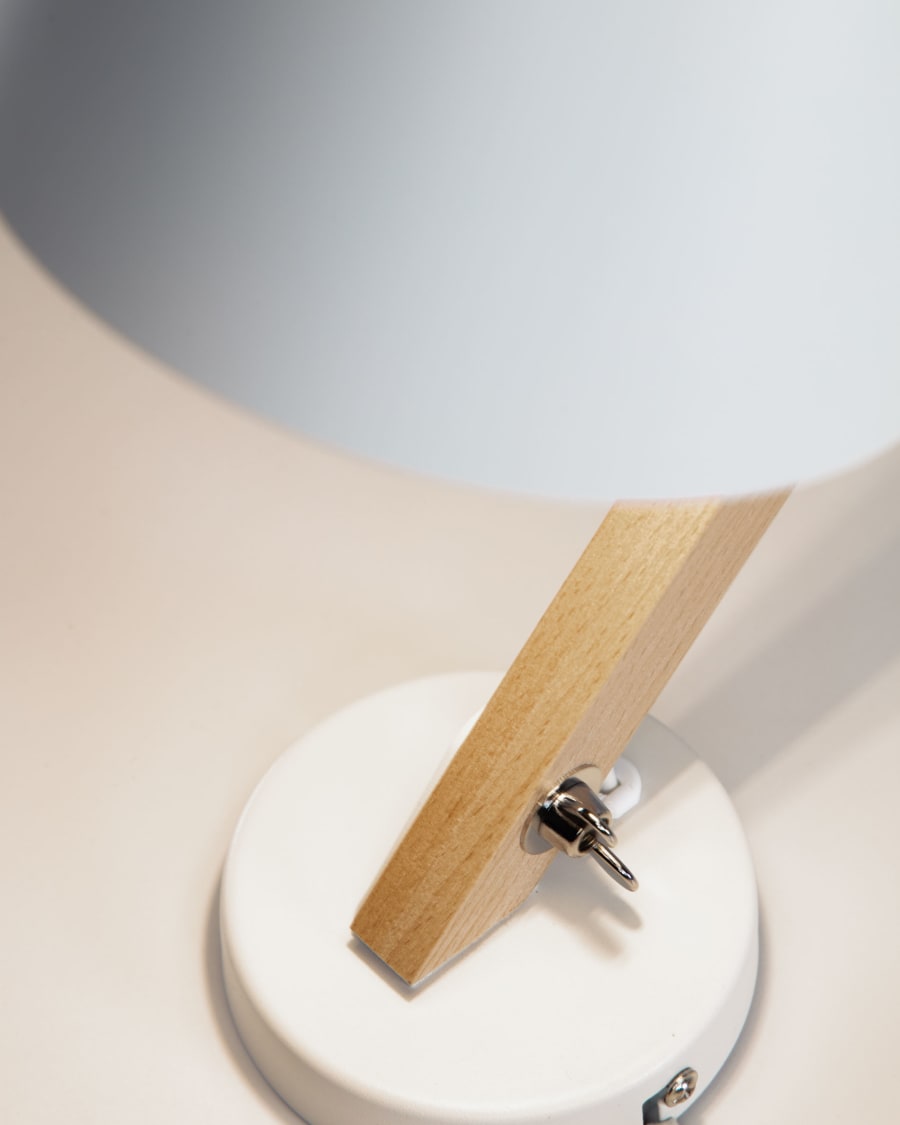 Wandleuchte Muse aus Buchenholz und Stahl mit weißem Finish