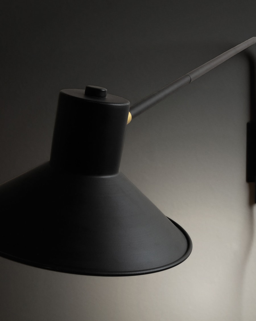 Aria wall light in steel with black finish