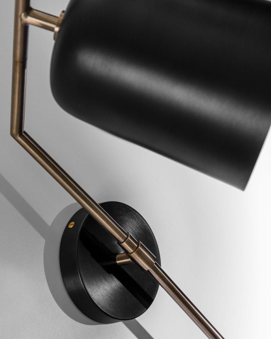 Pryia wall lamp