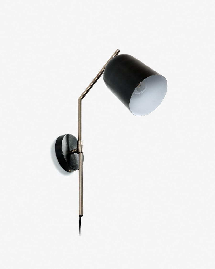 Pryia wall lamp