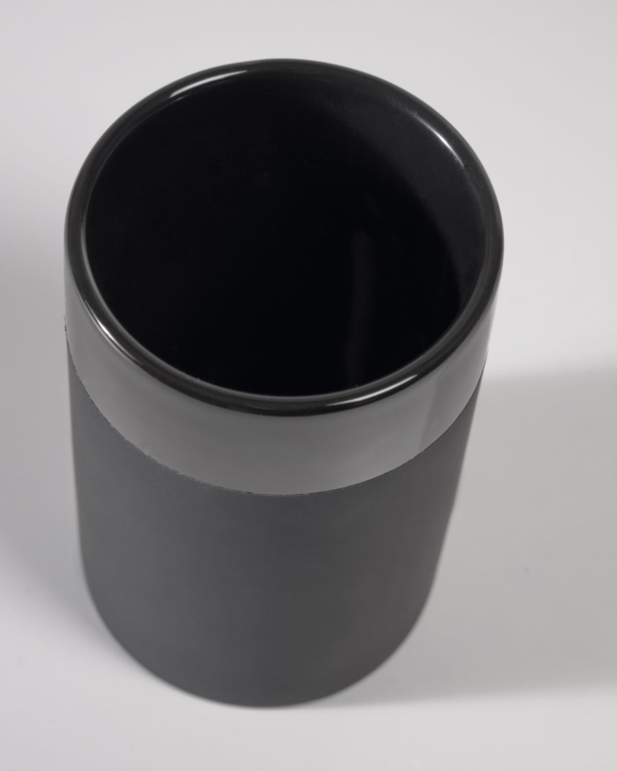 Riga black toothbrush holder