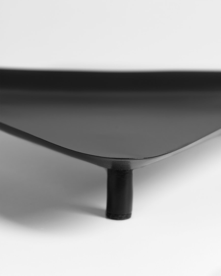 Saffi elongated metal tray black