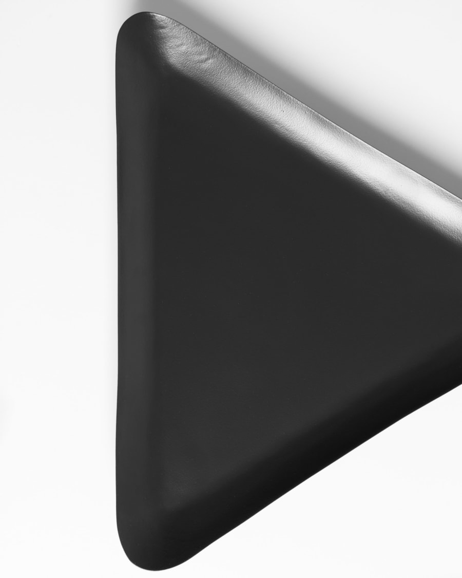 Saffi elongated metal tray black