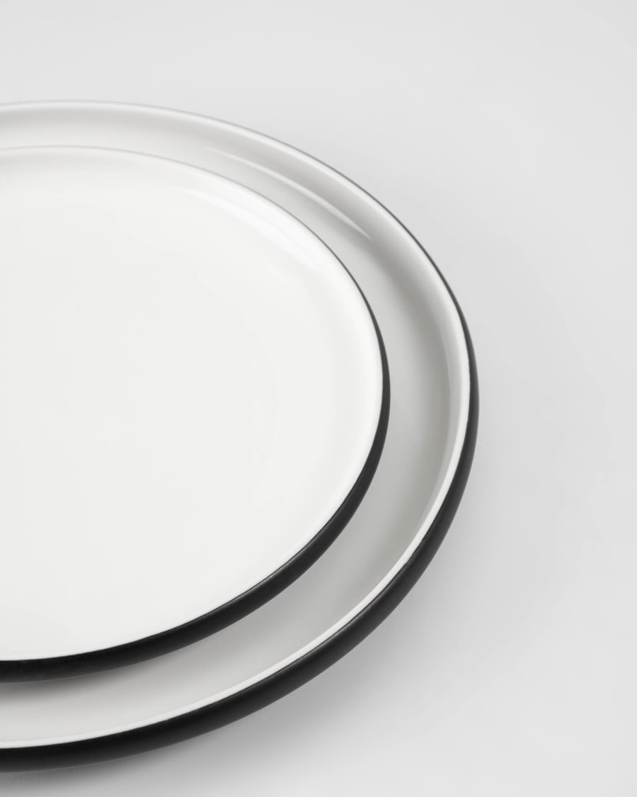 Sadashi flat porcelain plate in black and white
