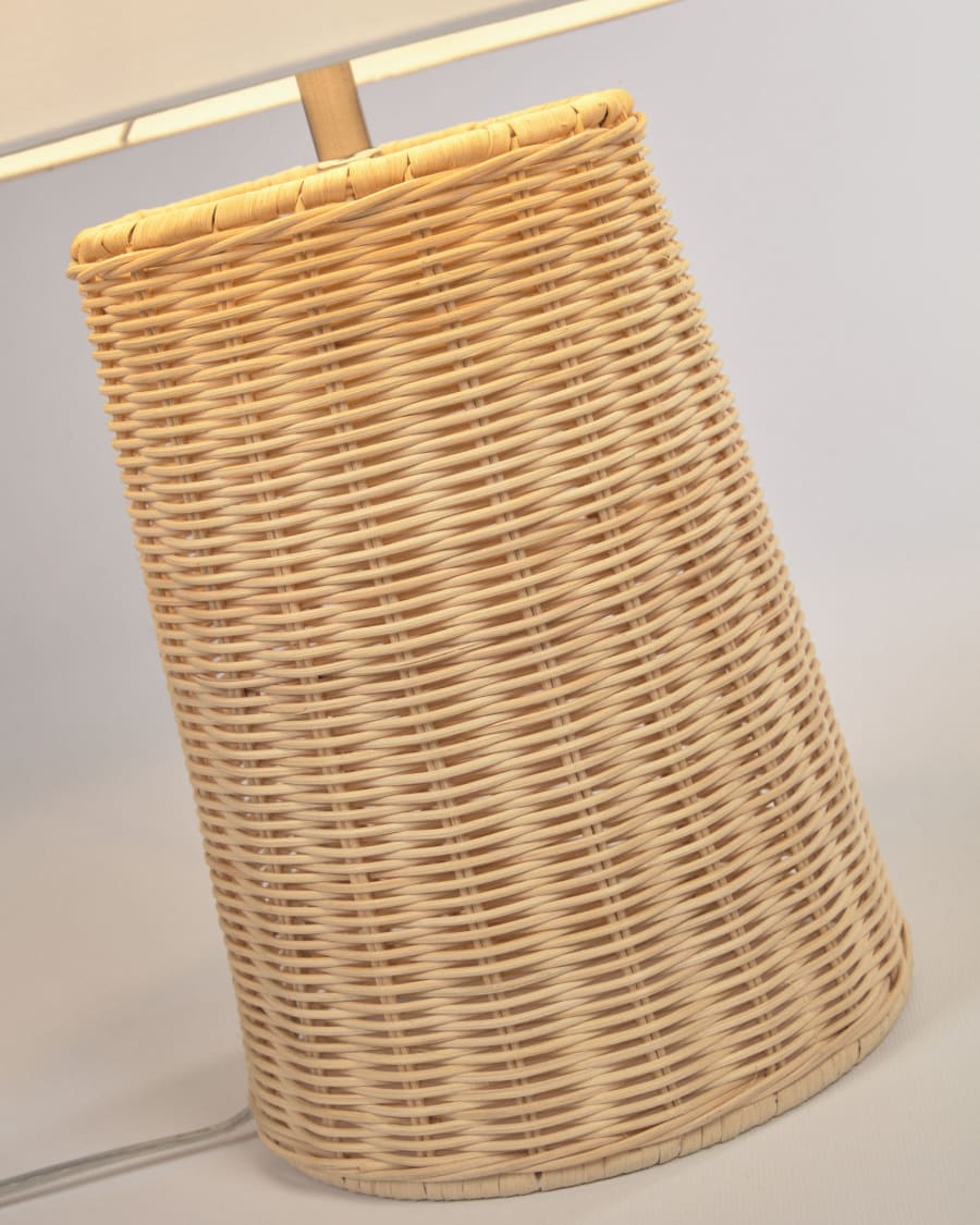 Kimjit table lamp in rattan with natural finish