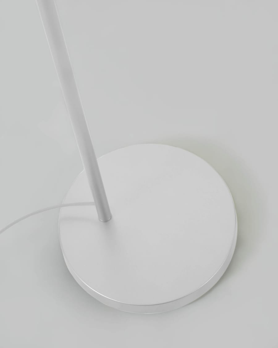Damila floor lamp in metal with white finish and rattan with natural finish