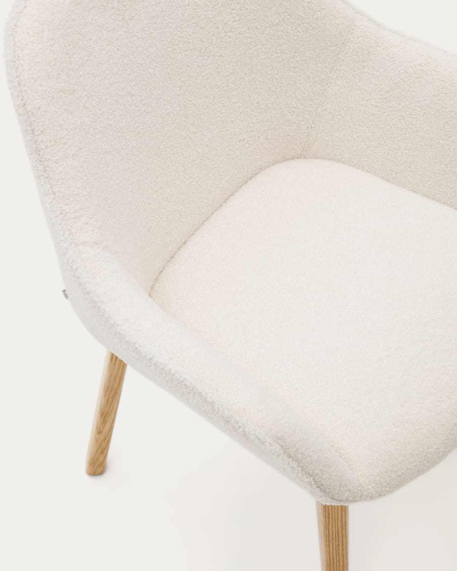 Aleli chair in white bouclé with solid ash wood legs and natural finish