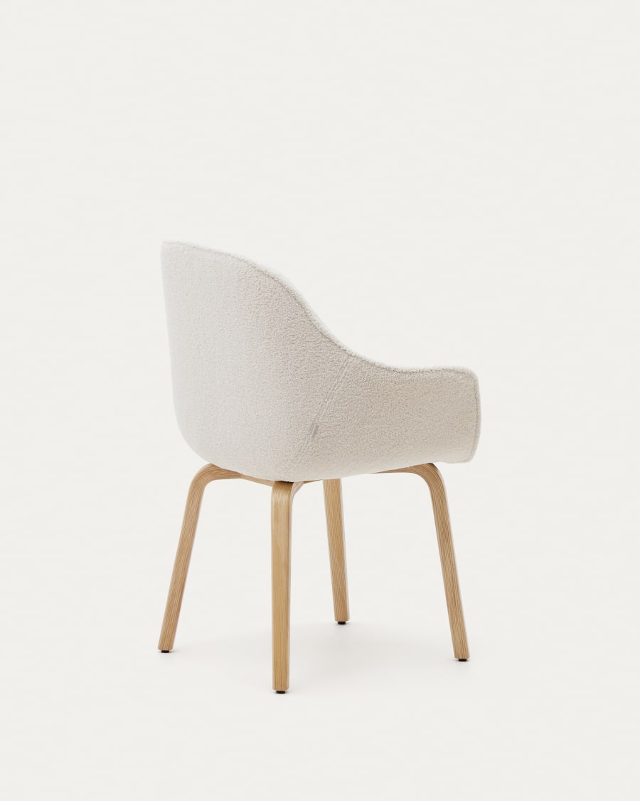 Aleli chair in white bouclé with solid ash wood legs and natural finish