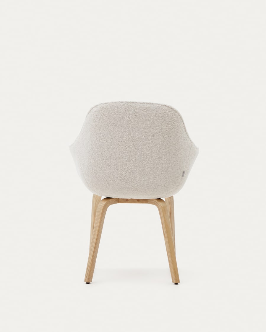 Aleli chair in white bouclé with solid ash wood legs and natural finish