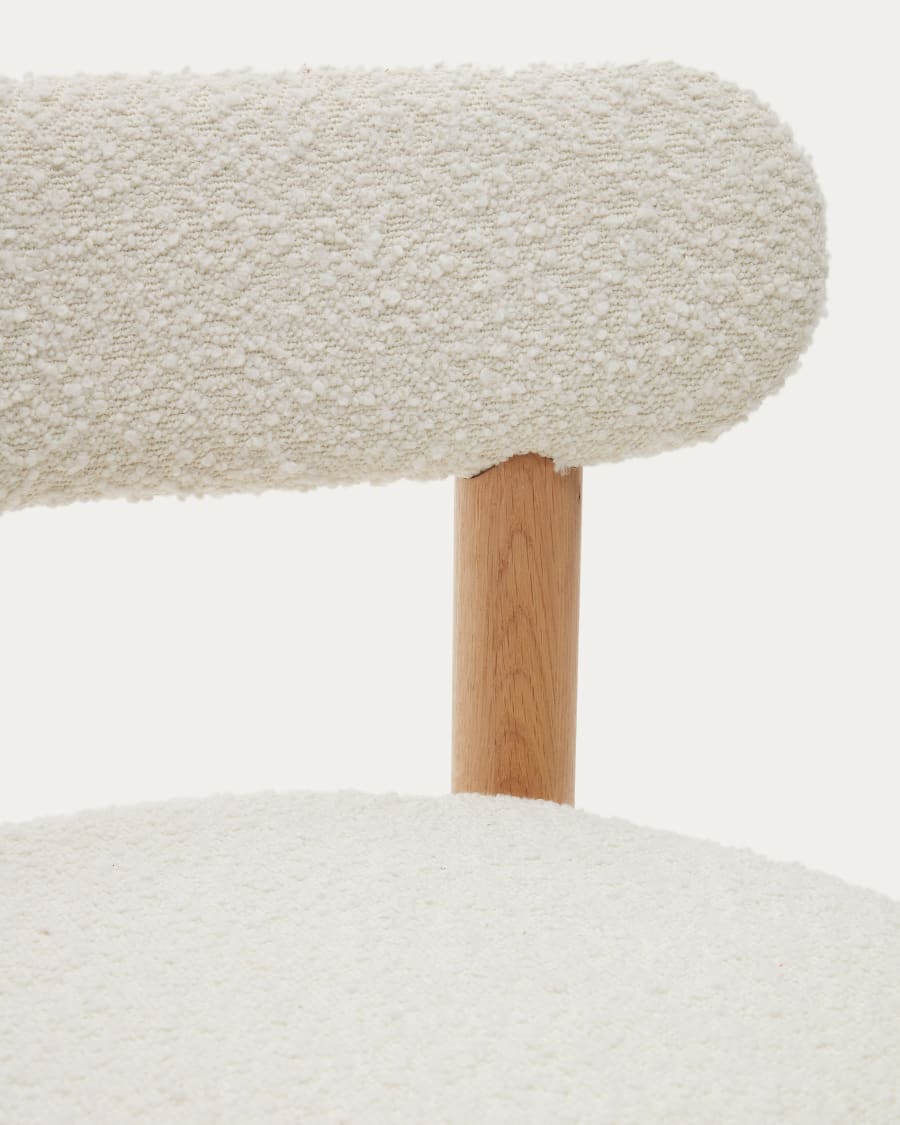 Nebai chair in white bouclé and solid oak wood structure with natural finish