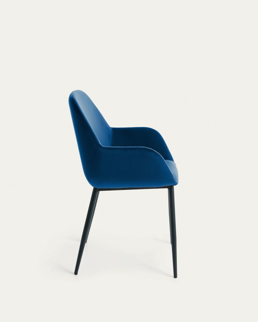 Konna blue velvet chair
