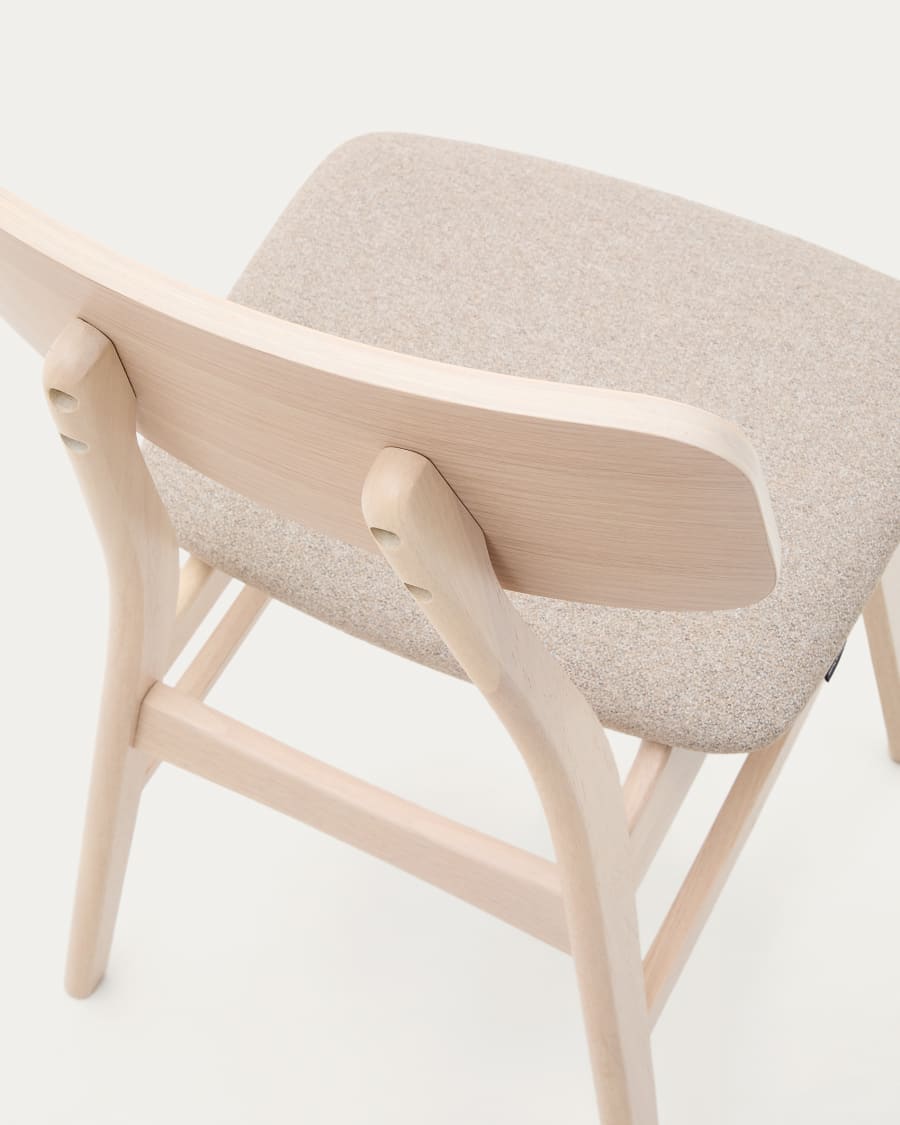 Selia chair in oak veneer, solid rubber wood, and light grey upholstery