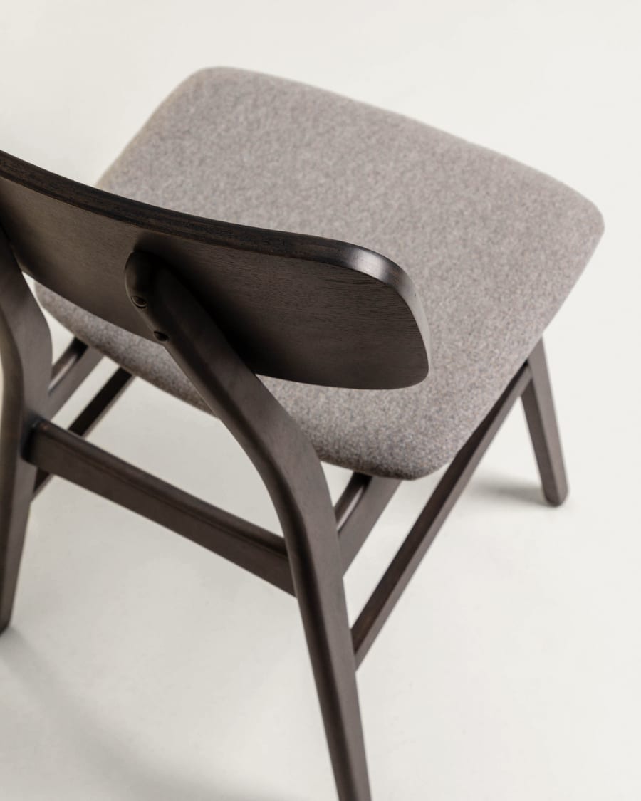 Selia chair in solid rubber wood, ash veneer and light grey upholstery