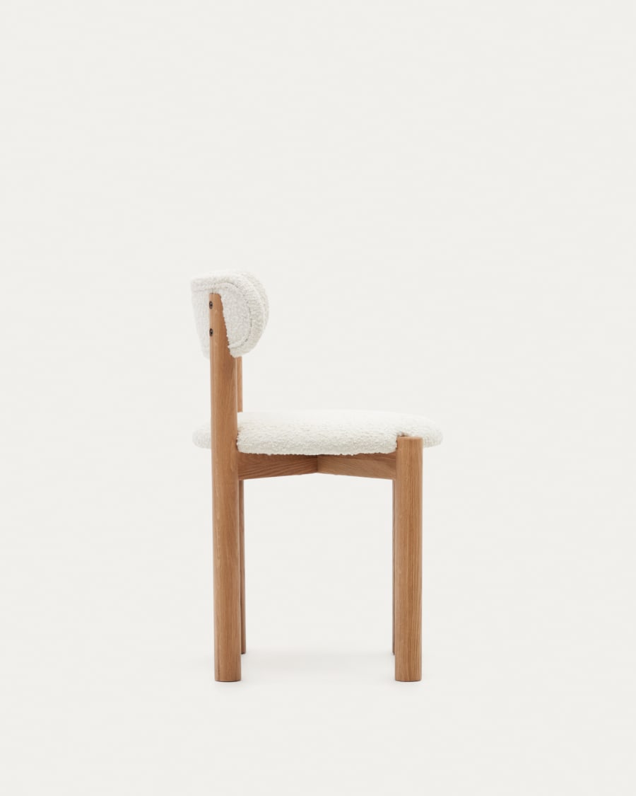 Nebai chair in white bouclé and solid oak wood structure with natural finish