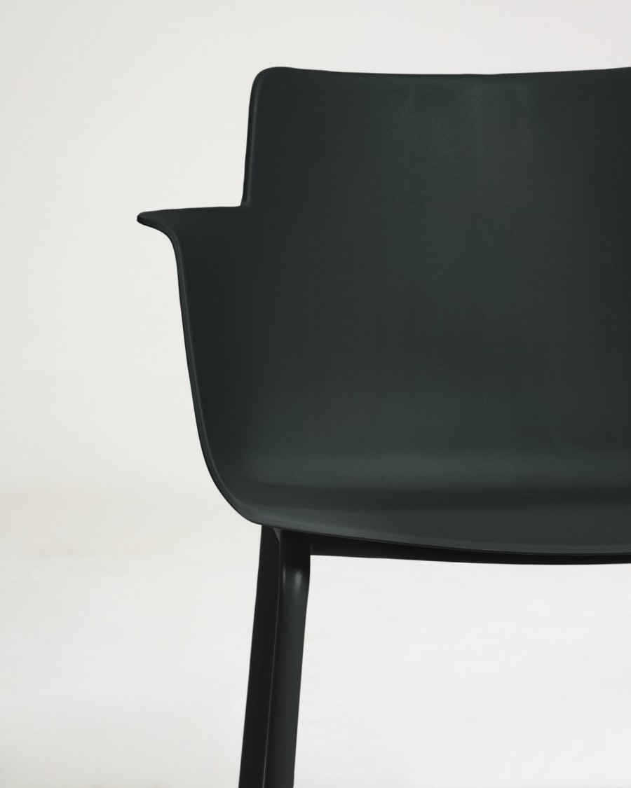 Outdoor Hannia black chair with armrests
