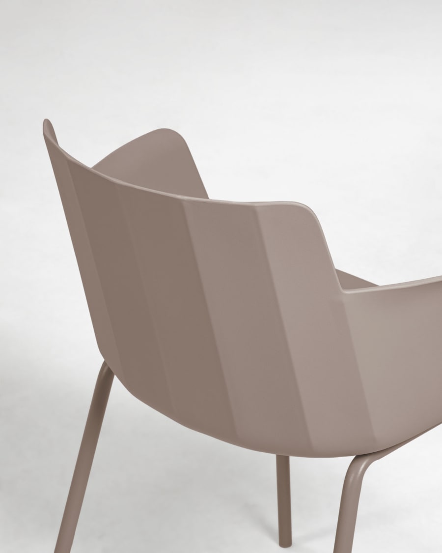Outdoor Hannia brown chair with armrests