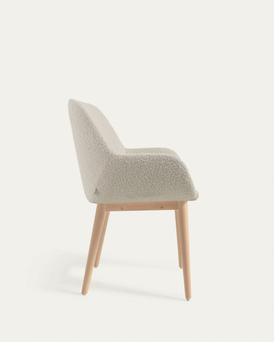 Konna chair in white bouclé with solid ash wood legs in a natural finish