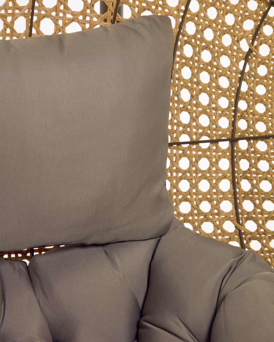 Cira hanging chair with natural finish
