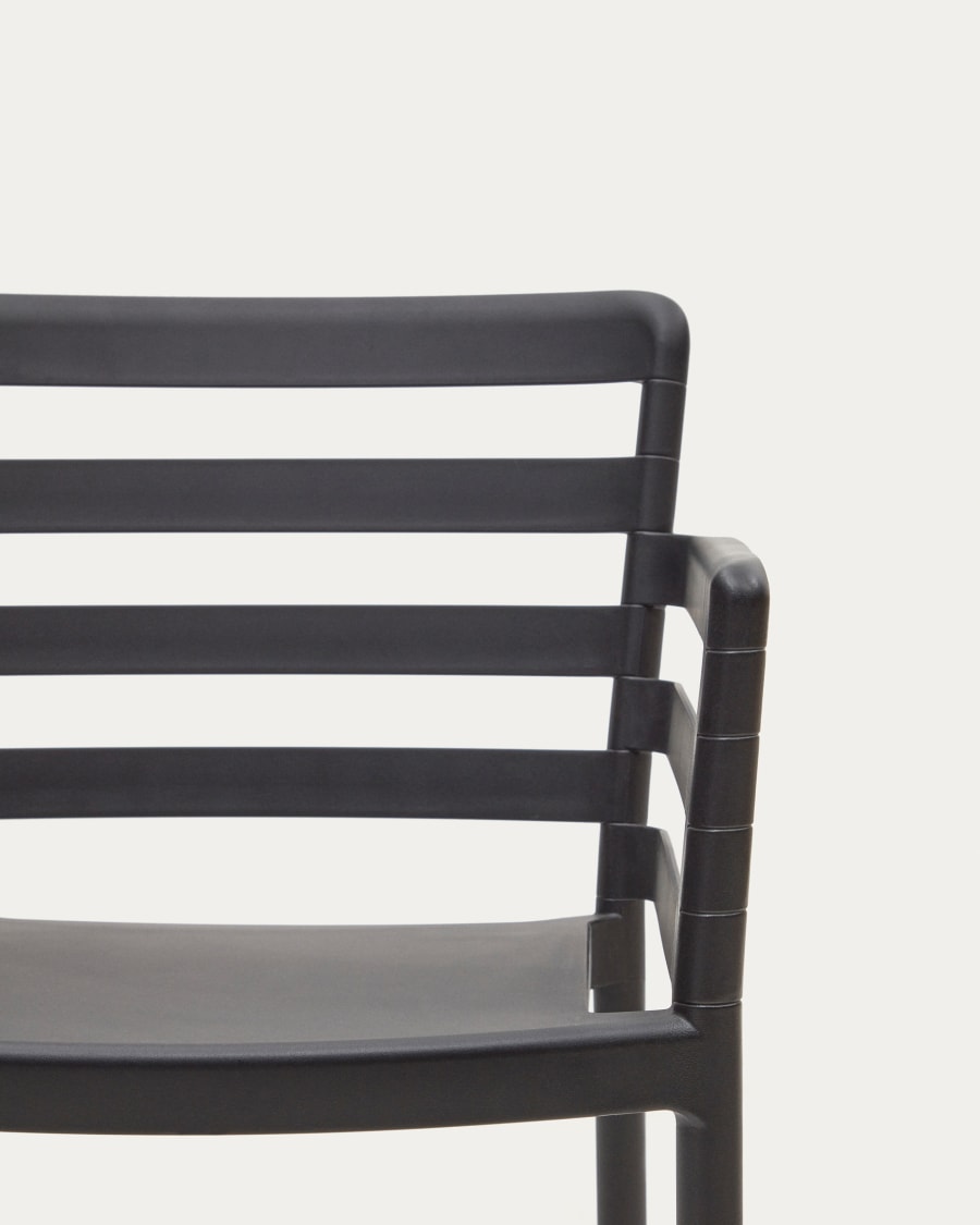 Nariet stackable outdoor chair in black