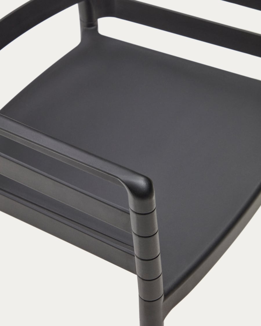 Nariet stackable outdoor chair in black